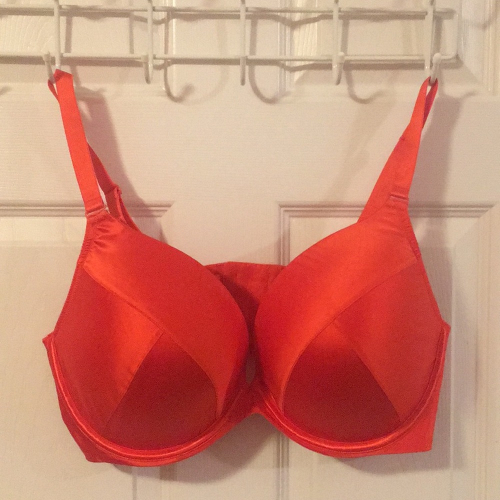 44D Lane Bryant Cacique Red plunge bra cleavage